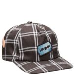 PDF Cappello Check Nero - Cappello da baseball a quadri neri in raso jacquard con patch frontale a forma di lametta.